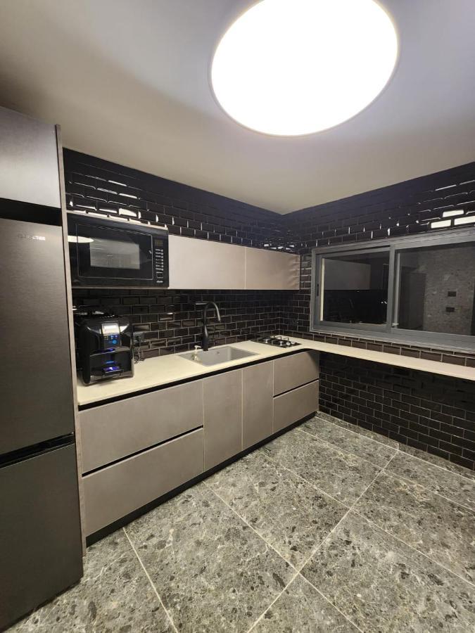 מבנים בים 75 Suites At Sea Haifa Exteriör bild