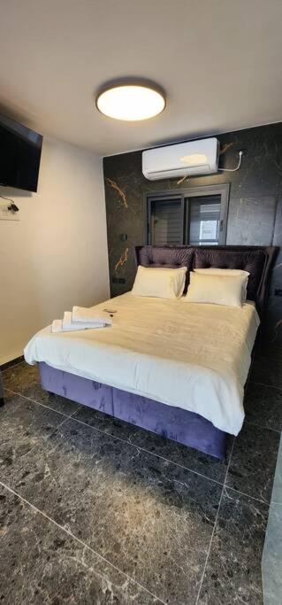 מבנים בים 75 Suites At Sea Haifa Exteriör bild